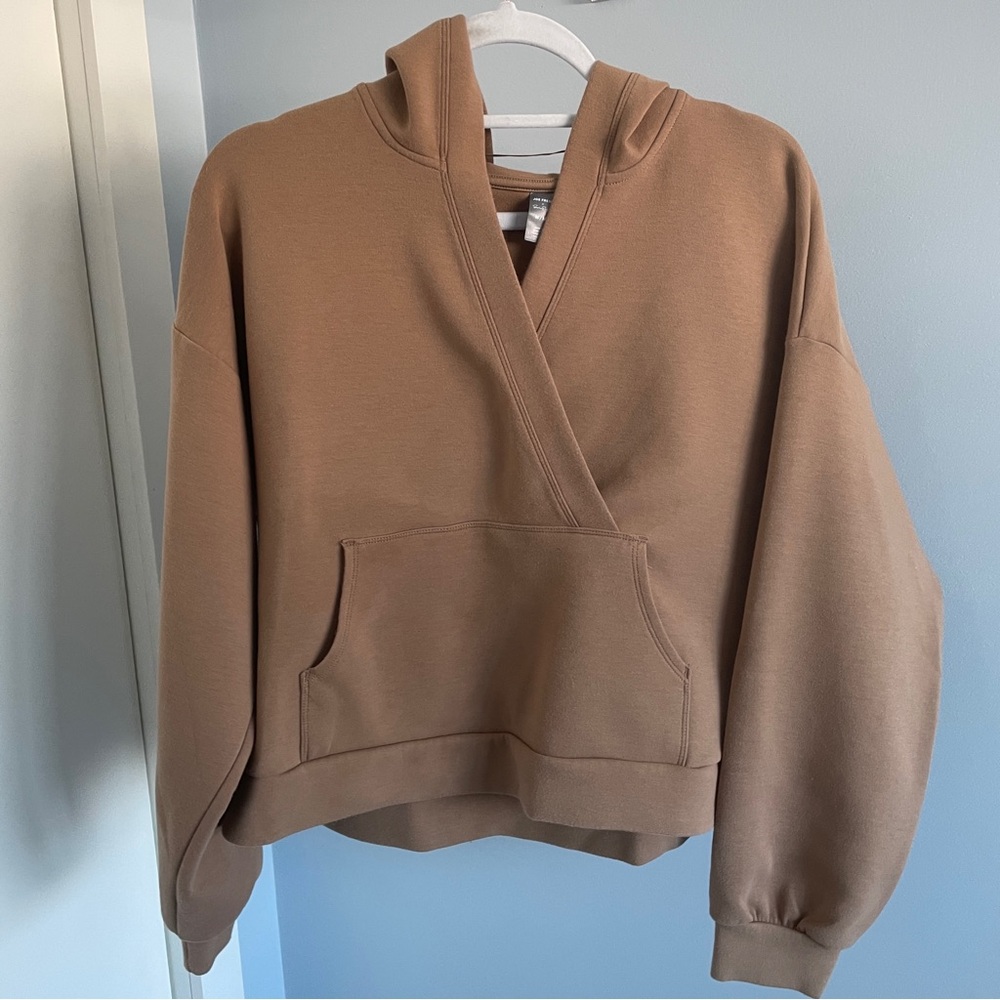 π¨π¦ Joe Fresh x Sasha Exeter mocha super soft active crop hoodie, women size M - Picture 3 of 15